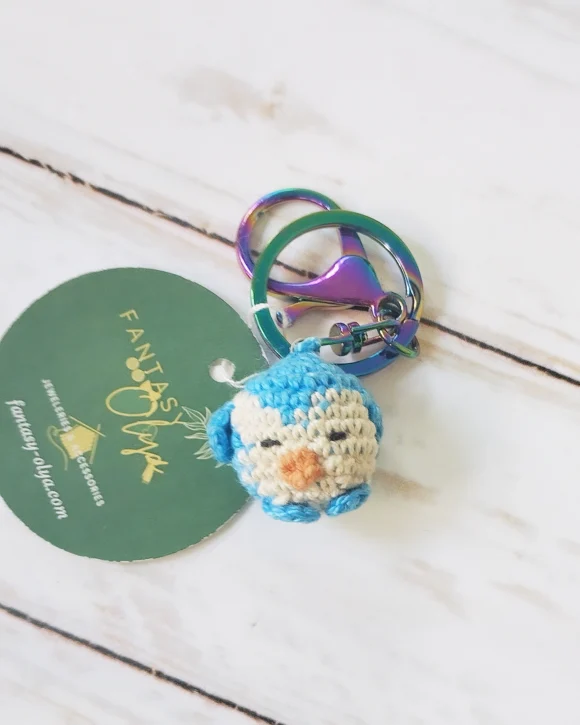 Petit oiseau bleu clair porte-clés