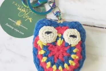 Petite chouette bleue marine porte-clés