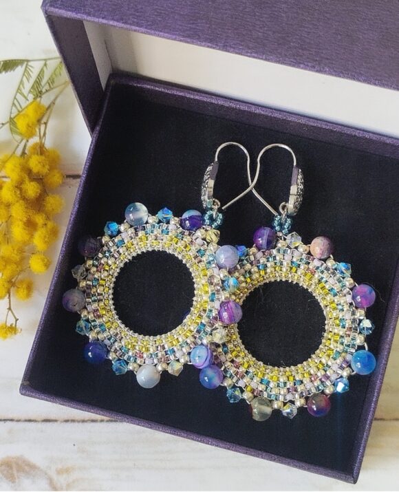 Boucles d'oreilles créoles bleues, violettes – Image 2