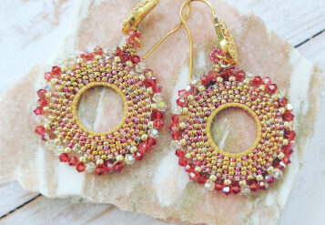 Boucles d'oreilles créoles Pétale corail dorées