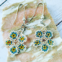 Boucles d'oreilles Fleur bleues crèmes perles myuki