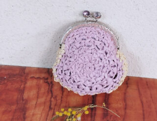 Porte monnaie violet jaune au crochet