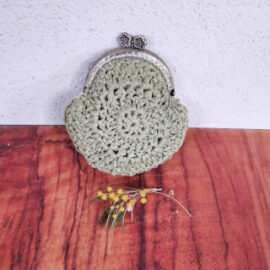 Porte monnaie vert au crochet