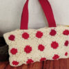 Sac rectangulaire beige rouge au crochet