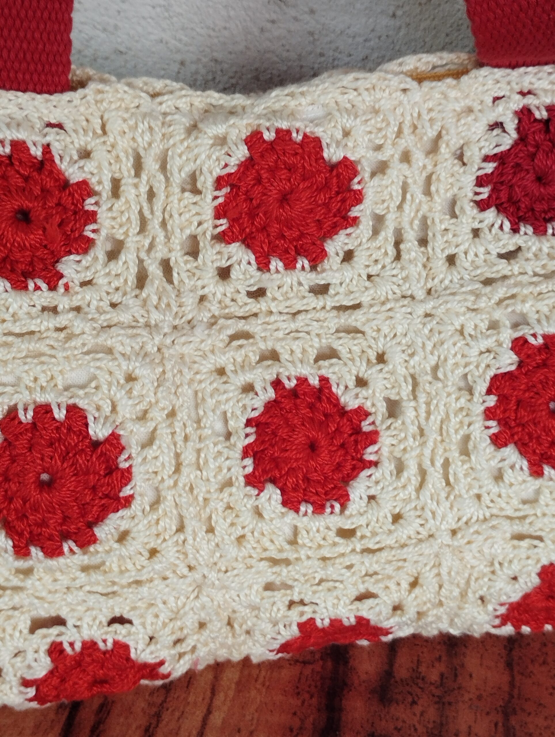 Sac rectangulaire beige rouge au crochet – Image 3