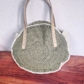 Sac vert et jaune doré clair au crochet raphia