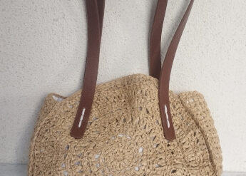 Sac rond beige au crochet en raphia