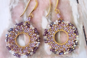 Boucles d'oreilles créoles violettes dorées Pétale - Collection nature