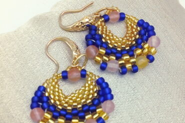 Boucles d'oreilles bleues dorées Panier