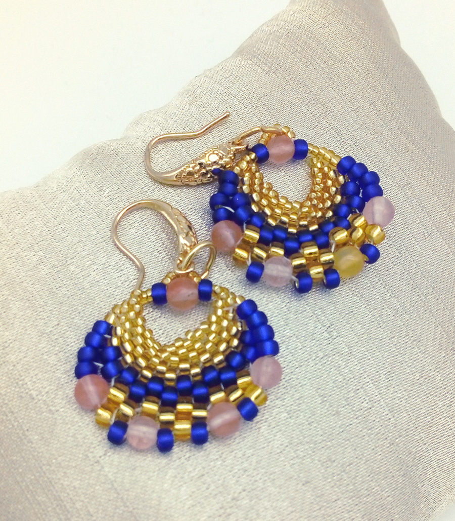 Boucles d'oreilles bleues dorées Panier