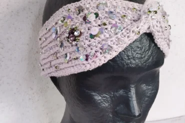 Bandeau cheveux mauve à sequins et paillettes