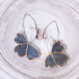 Boucles d'oreilles violettes blanches Flora