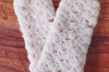 Mitaines roses poudrées au crochet